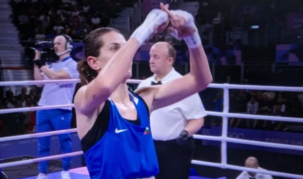 Svetlana Staneva performed a double-x protest in the ring