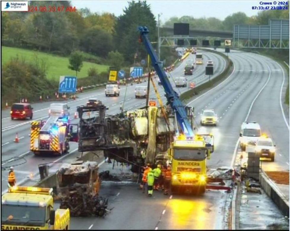 M25 closed: Drivers deal with traffic mayhem as major lorry fire causes ...