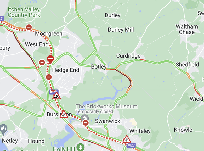 M27 closed Lorry driver dies in fatal crash as police make three