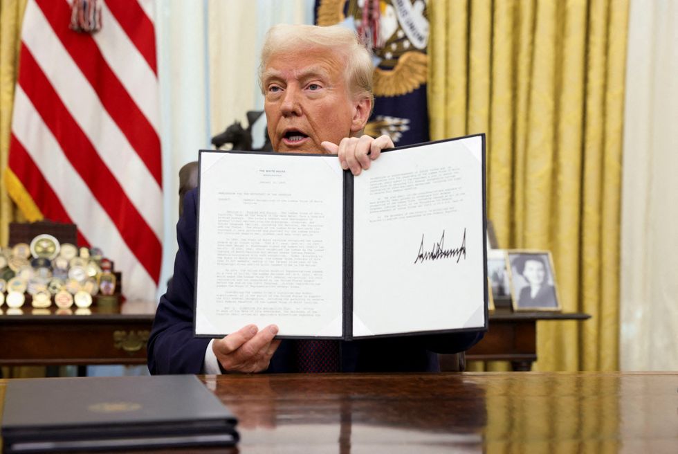 Trump holding up an exe,cutive order