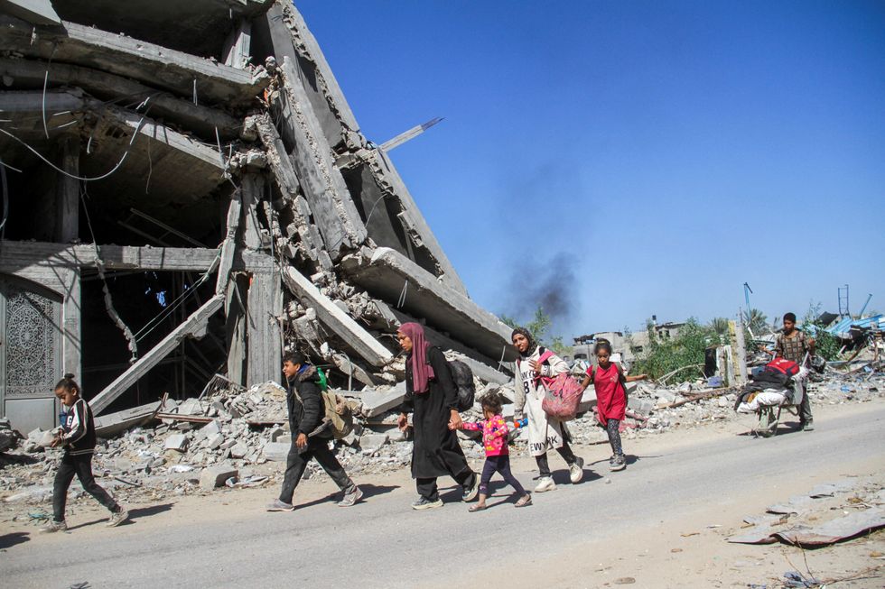 u200bu200bDisplaced Palestinians ordered by the Israeli military to evacuate the northern part of Gaza flee amid an Israeli military operation, in Jabalia