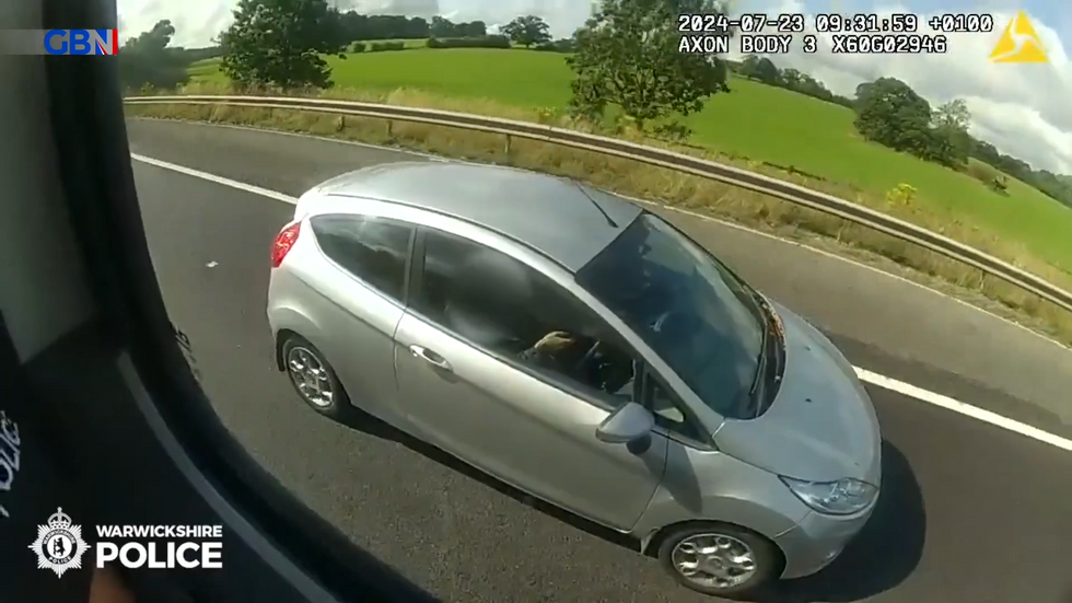 u200bu200bWarwickshire Police catch Ford Fiesta driver on their phone at 70mph