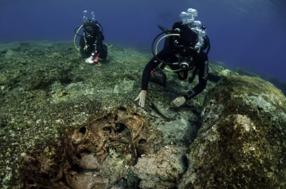 \u200bA group of scuba divers working on the site