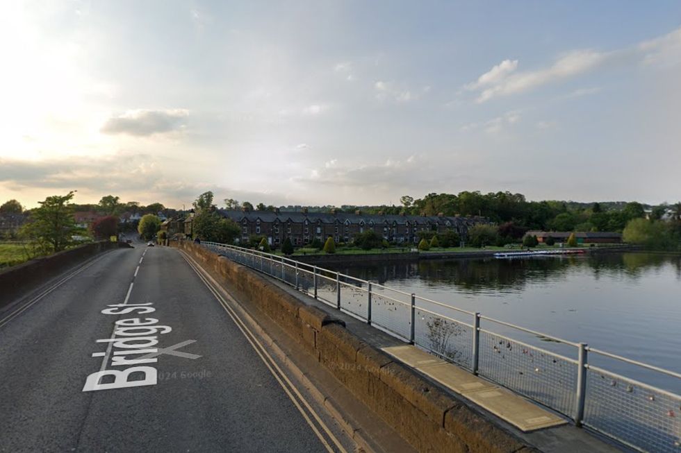 \u200bAn alternative plan to removing the tree would see Otley Bridge taken to just one lane of traffic