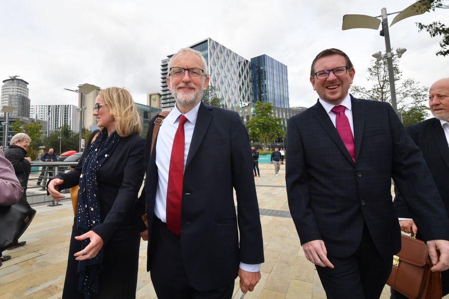 \u200bAndrew Gwynne with Jeremy Corbyn in 2019