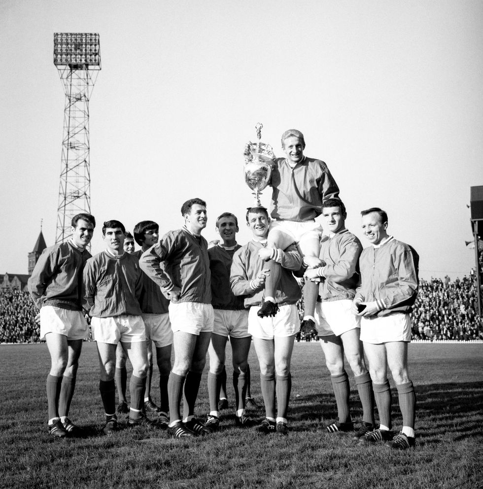 \u200bDenis Law holding the Football League Cup in 1965