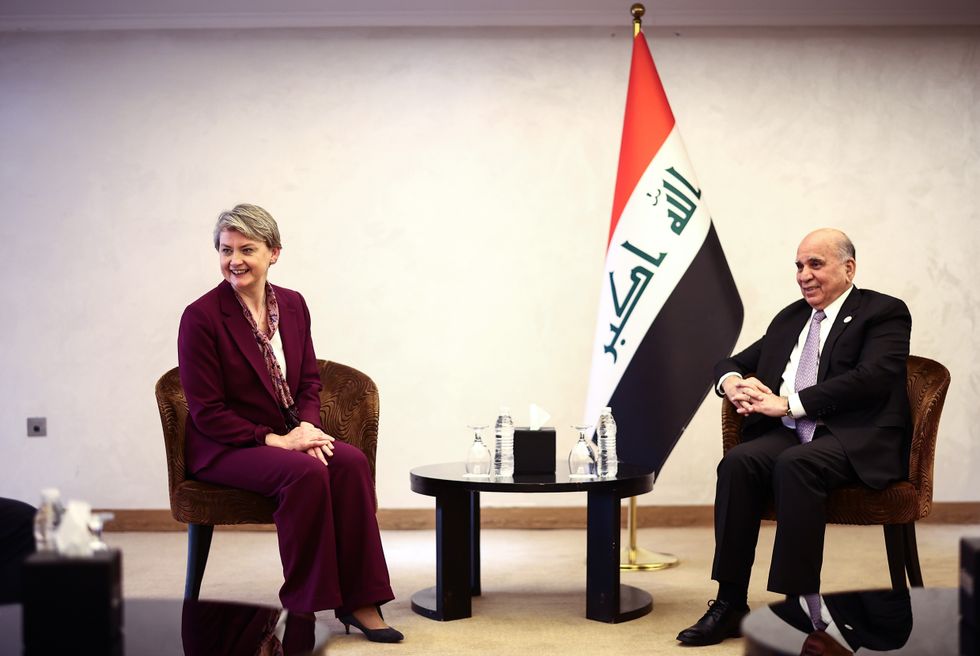 u200bHome Secretary Yvette Cooper speaks with Iraq's Minister of Foreign Affairs Fuad Hussein