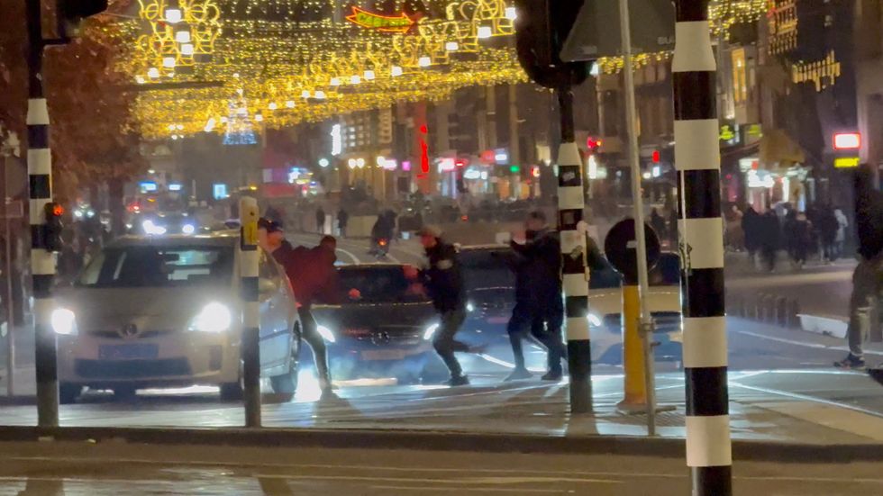 u200bIsraeli football supporters and Dutch youth clash near Amsterdam Central station