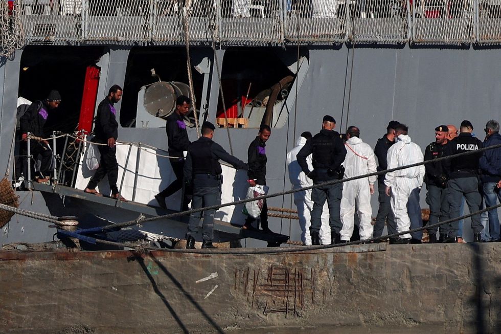 u200bMigrants disembark from the Italian navy ship Libra carrying migrants that arrived in Albania as part of a deal with Italy