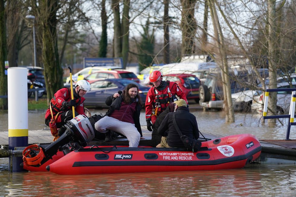 u200bNorthamptonshire Fire and rescue service rescue people from houseboats at the Billing Aquadrome