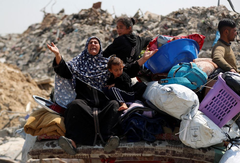 u200bPalestinians make their way to flee their homes, after the Israeli army issued evacuation orders