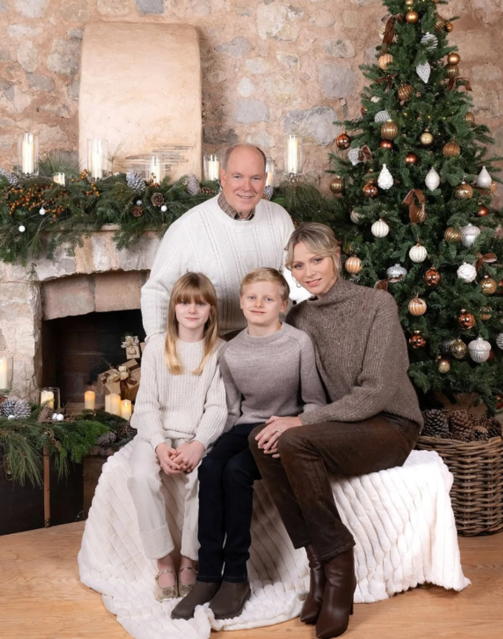 u200bPrincess Charlene and Prince Albert posing for their casual Christmas card beside Jacques and Gabriella