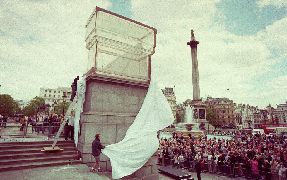 u200bRachel Whiteread's Monument being unveiled in 2001