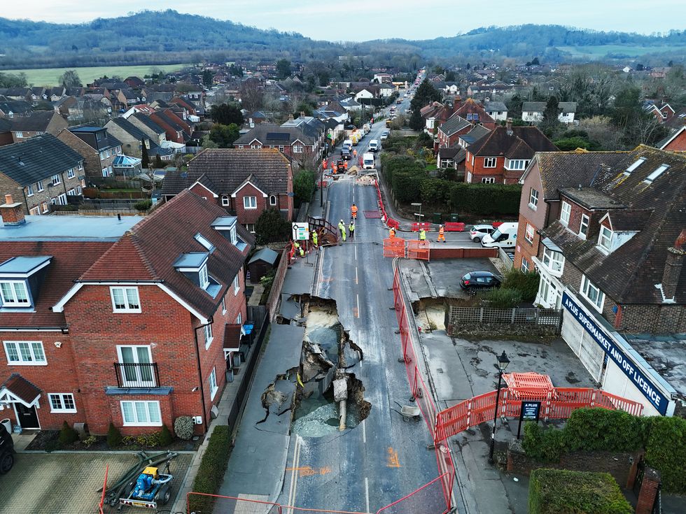 u200bSinkhole on Godstone high street