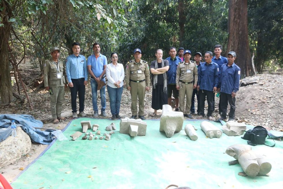 u200bThe team of archaeologists with the find