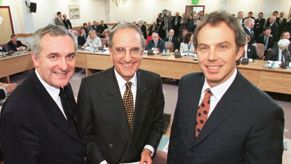 \u200bTony Blair (right), US Senator George Mitchell (centre) and Irish Prime Minister Bertie Ahern (left)