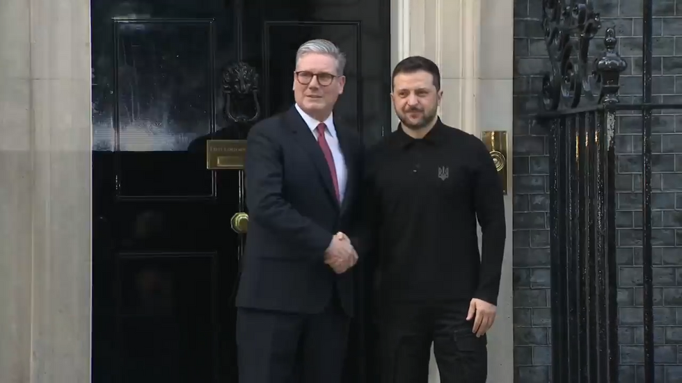 u200bVolodymyr Zelensky and Keir Starmer shook hands outside the door of No10