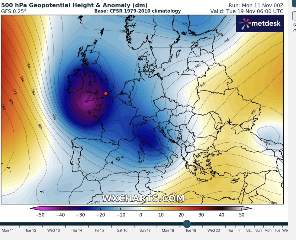 u200bWX Charts shows 500hPa Geopotential Height and anomaly