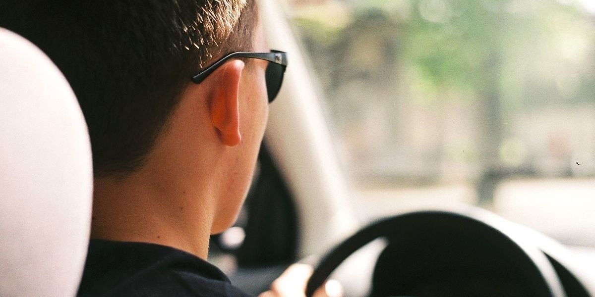 Wearing sunglasses while driving - Unusual rules that can fine
