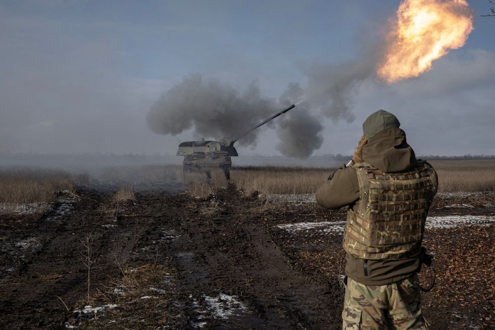 Putin’s troops fighting with 'shovels’ as Russia suffers weapon ...