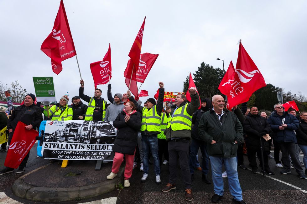 Unite union protest outside Stellantis' Luton factory