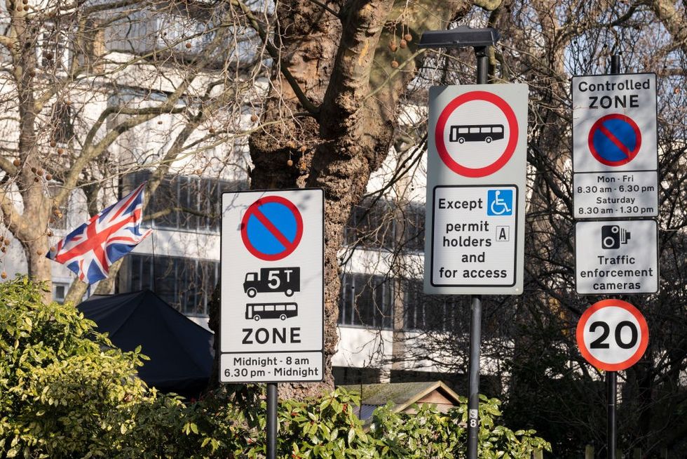 Vehicle weight road signs