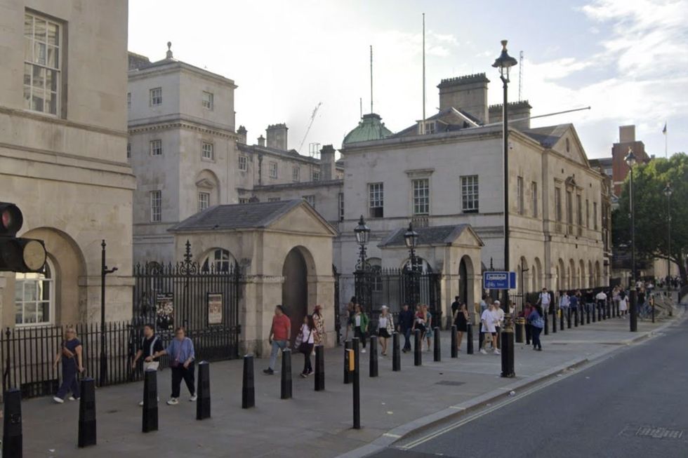 Whitehall 'completely cordoned off' after 'suspect package' sparks police incidentu200b