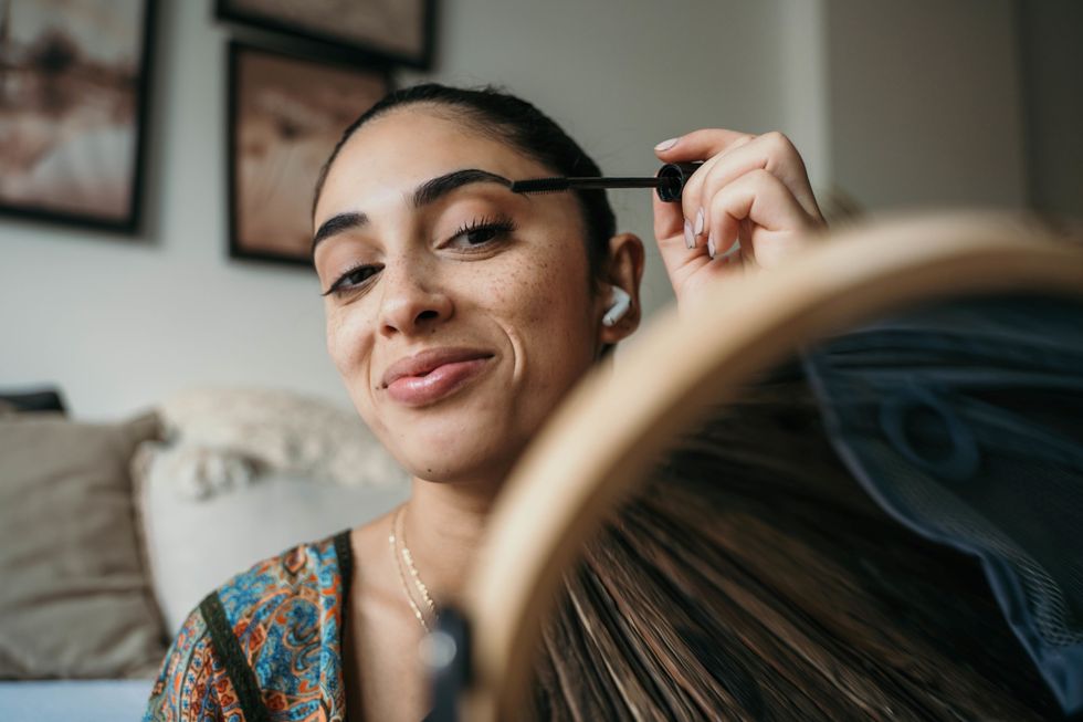 woman applying makeup