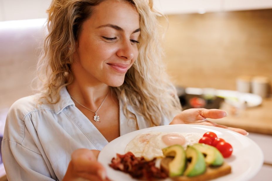 Woman eating healthy breakfast